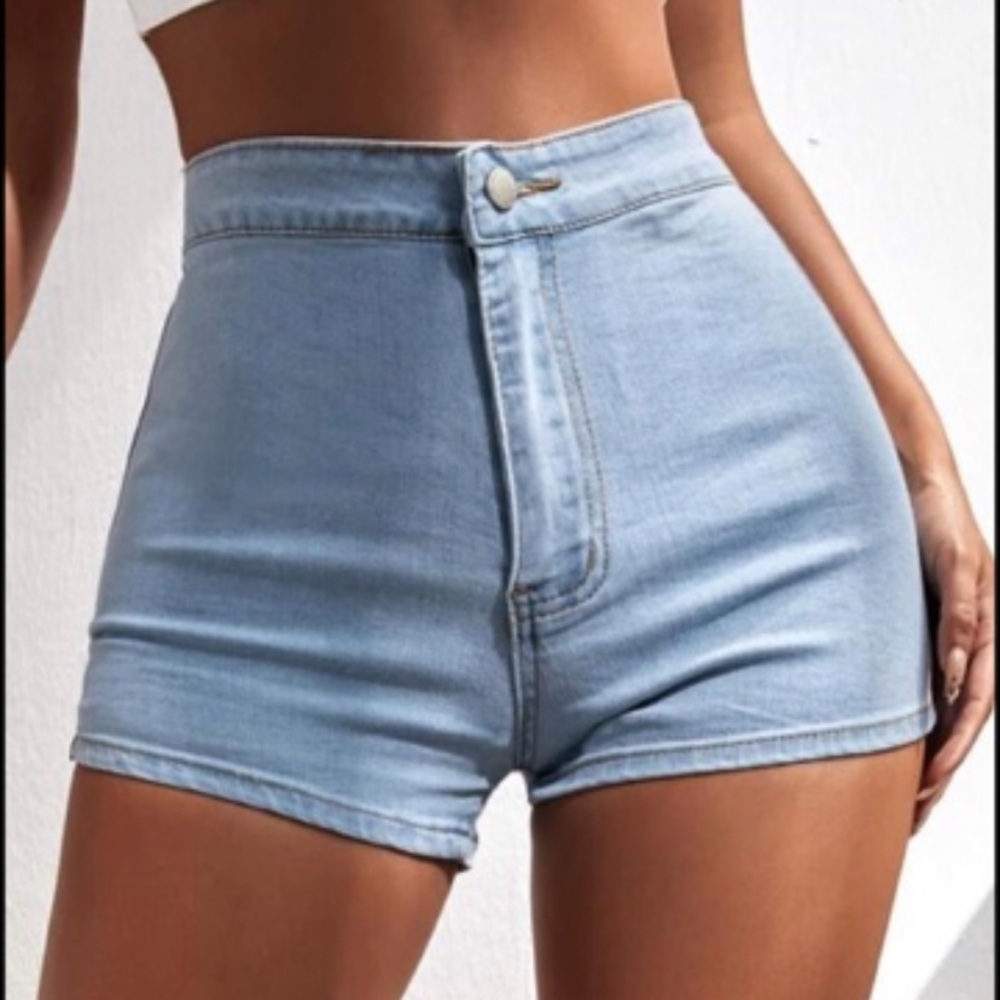 Fitted high waisted shorts